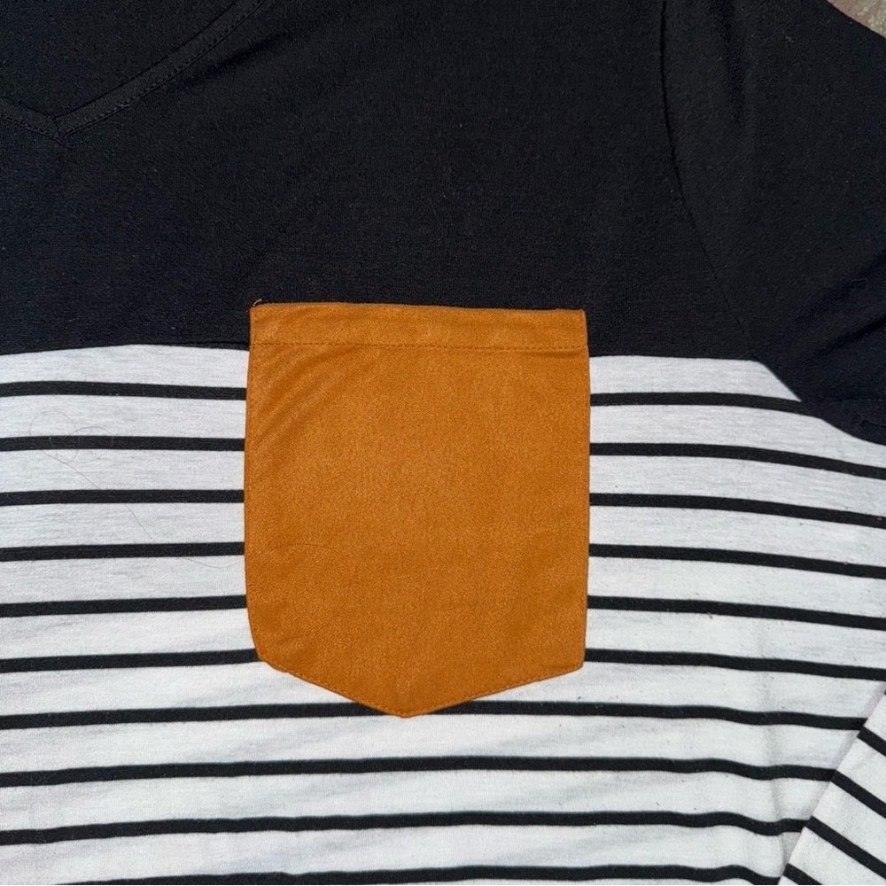 🎈 2/$5 🎈 SHEIN Black V-Neck Top - Picture 3 of 4